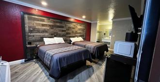 New American Inn & Suites - Anaheim - Bedroom