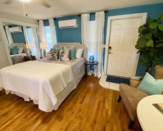The Downtown Studio on Main - Safety Harbor - Bedroom
