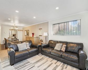 Amazing Kaison's Condo - Salt Lake City - Living room