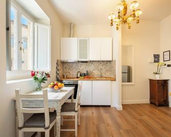 Apartment with terrace overlooking Medici Chapels - Palazzo D'Ambra Residence - Florence - Phòng bếp