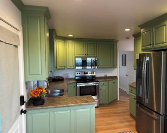 The Outlook • Scenic Views & Modern Comfort - Batesville - Kitchen