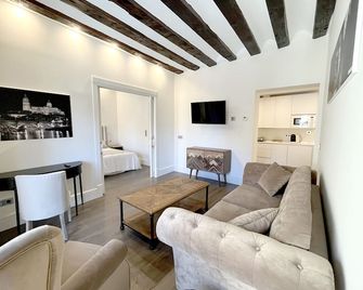 Apartamentos El Mirador del Poeta - Salamanca - Living room