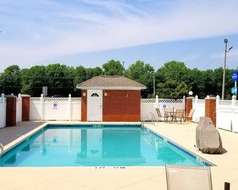 Home Inn & Suites - מונטגומרי - בריכה