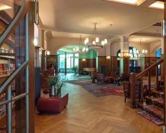 Boutique Hotel Engadinerhof - A Home for Generations - Pontresina - Lobby