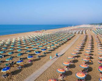 Studio mit Klimaanlage und Pool - San Michele al Tagliamento - Spiaggia