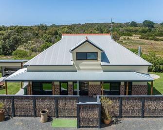 Bienvenida Apartments- (2) Diamonds - Wonthaggi - Building