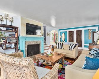 Crane Creek Inn Osprey Room: Waterfront, Pool, B&B - Melbourne - Sala de estar