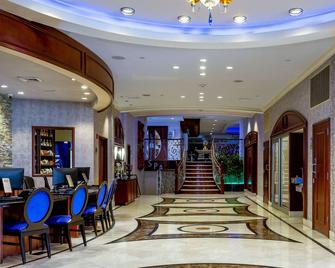 Viana Hotel and Spa, Trademark Collection by Wyndham - Westbury - Lobby