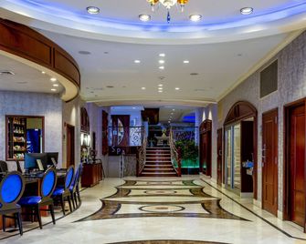 Viana Hotel and Spa, Trademark Collection by Wyndham - Westbury - Lobby