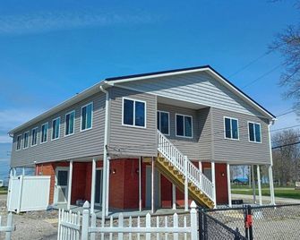 The Weekender Unit #3 - Geneva-on-the-Lake - Building