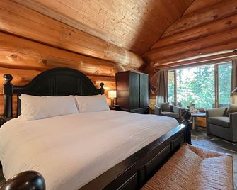 Copper Cabin- Hot Tub, Luxury, Romantic - Ucluelet - Bedroom