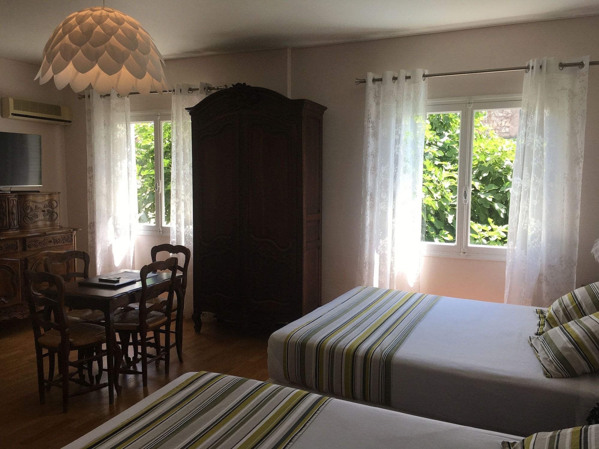 Hotel Du Forum - ארל - חדר שינה