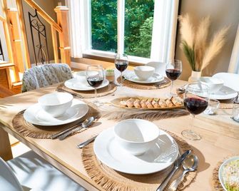 Cozy chalet with Pool and Spa - Grenville - Salle à manger
