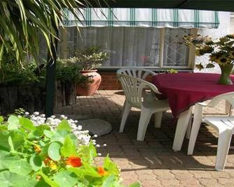 Cosy Den B&B Luxury Guest House Style - Edenvale - Binnenhof