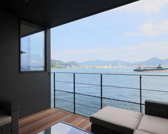 Villa B A private lodging facility with a sauna and a panoramic view of the Kanmon Strait and Kanm / Shimonoseki Yamaguchi - Shimonoseki - Balcon