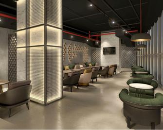 Element West Bay Doha - Doha - Lounge