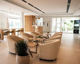 Aequora Lanzarote Suites - Puerto del Carmen - לובי