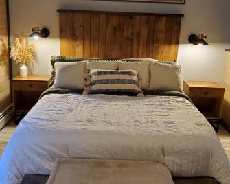 Farm Stay -Hideaway Haven Farm - Knox - Bedroom