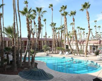 Ramada by Wyndham Yuma - Yuma - Pool