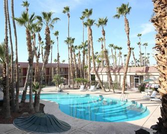 Ramada by Wyndham Yuma - Yuma - Pool