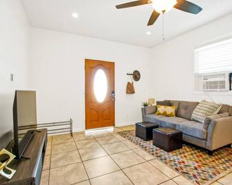 Calm Oasis • BBQ • 2-Bedroom Sanctuary with Backyard and High-Speed Internet - La Puente - Living room