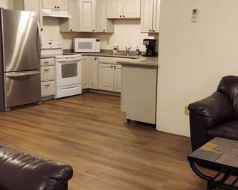 Deluxe 2 Bedrooms Ground Level Condo 2 bathrooms - Devils Lake - Kitchen