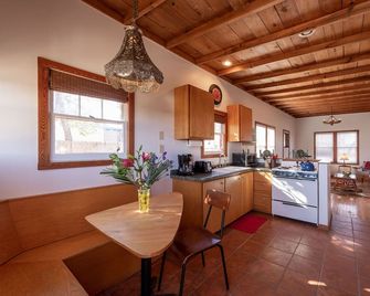 Casita Bonita~ your home away from from home in Big Bend - Alpine - Kitchen