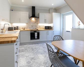 The Hideout - free parking - Southampton - Cocina