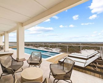 Moonstone: Stunning 9br Home- Beachfront, Priv. Pool, Pet Friendly, Sleeps 26! - Mexico Beach - Balcón