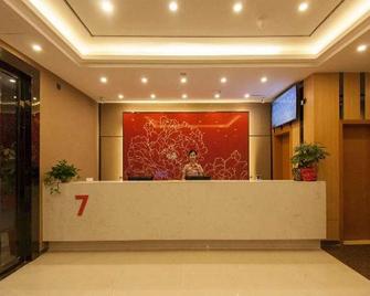 7 Days Premium Zhuzhou Changjiang South Road Central Hospital Branch - Zhuzhou - Front desk
