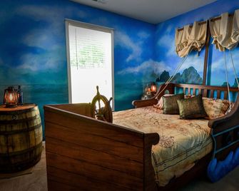 Elegant Home Theater and Themed Rooms Mountain Retreat Sleeps 12 - Mars Hill - Habitación