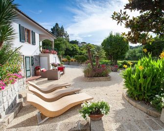 Boutique Hotel Ilio - Marciana - Innenhof