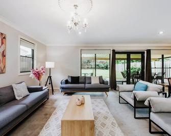 Gladstone Blush - Premium Comfort in Mudgee's Heart - Mudgee - Living room