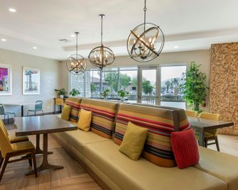 Home2 Suites by Hilton Redlands Loma Linda - Redlands - Salónek