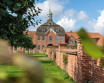 Kultur Gut Hasselburg - Neustadt in Holstein