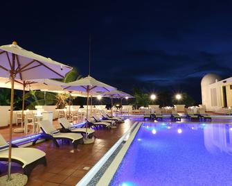 Hotel Slipway - דר א-סאלאם - בריכה