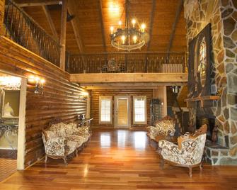 Cozy Log Cabin - Canton - Lobby