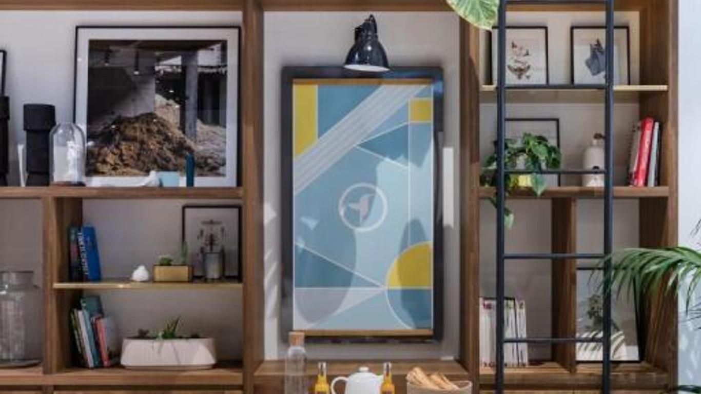 Deskopolitan House