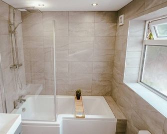 Charming 3 Bedroom Townhouse - Centrally Located - Pontefract - Bad
