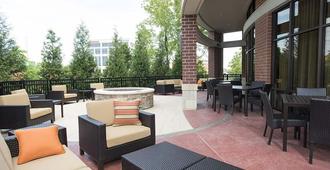 Courtyard by Marriott Cincinnati Midtown/Rookwood - Cincinnati - Patio