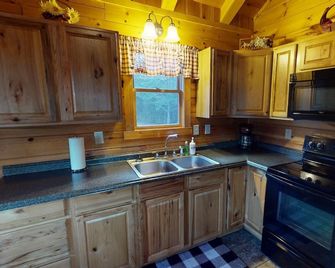 Evening Star Cabins, Secluded and peaceful in charming Hocking Hills - Logan - Kitchen