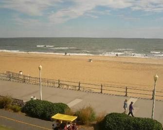 Oceansands Oceanfront Free Bike & Chair Use Aquarium Admission - Virginia Beach - Playa