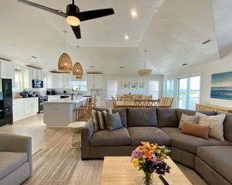 Atlantic Sunrise - Bright Renovated 9br | Private Pool | Hot Tub - Virginia Beach - Soggiorno