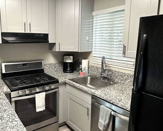 3/1 Clean and comfortable home in Fair Oaks - Fair Oaks - Cocina