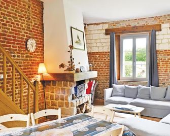 Nice Home In Gouy St Andre With Wifi - Gouy-Saint-André - Вітальня