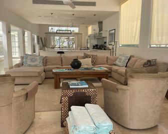 Beautiful Beach front Villa - La Ribera - Living room