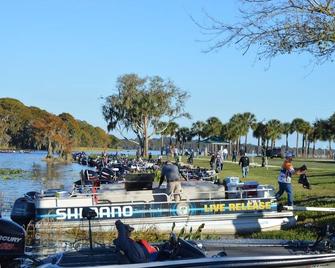 Boat friendly cottage close to Harris Chain of lakes and Disney World - Leesburg