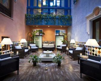 Suites Gran Via 44 Apartahotel - Granada - Lobby