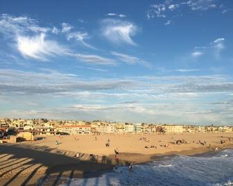Beachy Studio - Hermosa Beach - Outdoors view