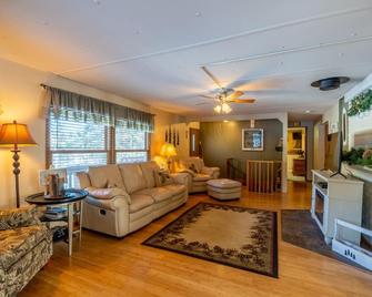 Prairie Creek Cabin w/Hot tub - Hill City - Huiskamer